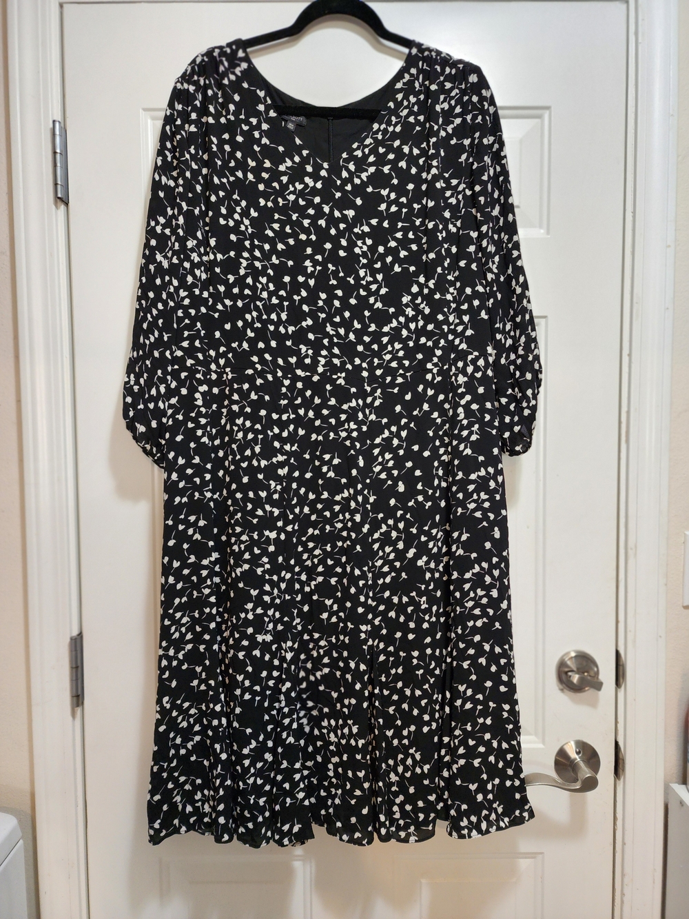 Talbots Black White Floral V-Neck Fit & Flare Flounce Midi Dress Size 16W